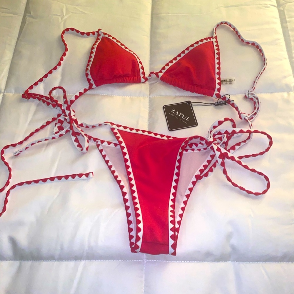 MEDIUM ZAFUL BIKINI HOT PINK, NEVER WORN.